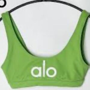 ALO Yoga Green Logo Sports Bra | Small | Vibrant Scoop Neck Activewear Top